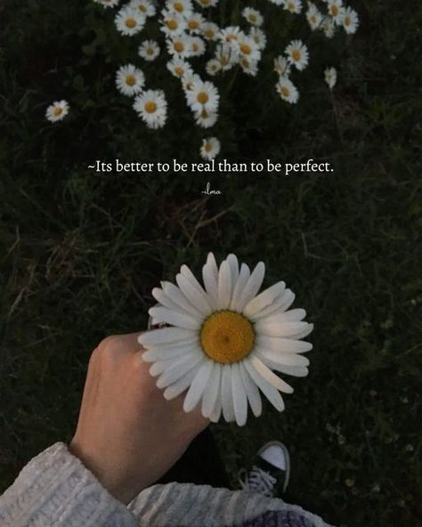 Daisies Aesthetic, Photography Figure, Couple Wallpaper Relationships, Happiness Motivation, Frozen Wallpaper, Girl Shadow, Easy Hair Cuts, Black Wallpaper Iphone Dark, Hand Photography