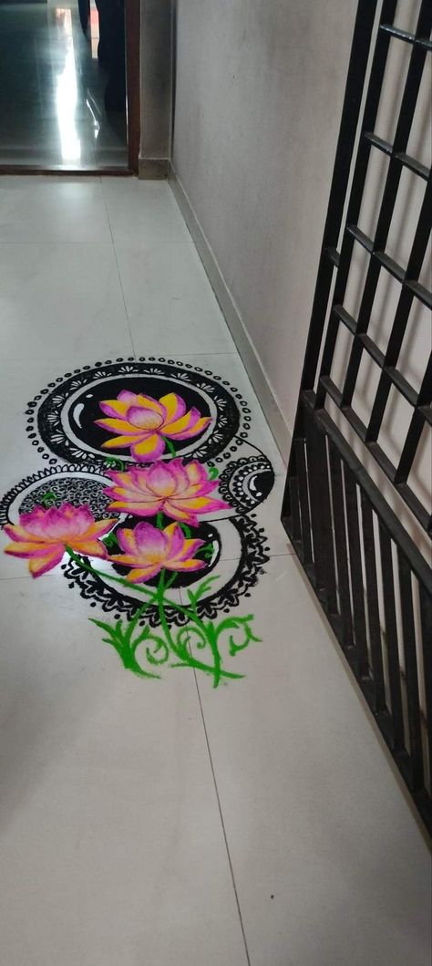 Big Unique Rangoli Designs, Aesthetic Flower Rangoli Designs, Aesthetic Diwali Rangoli Designs, Rangoli Designs For Varamahalakshmi, Rangoli Design For Laxmi Pooja, 2 Color Rangoli, Housewarming Rangoli Designs, Rangoli Designs Asthethic, Varalakshmi Rangoli Designs