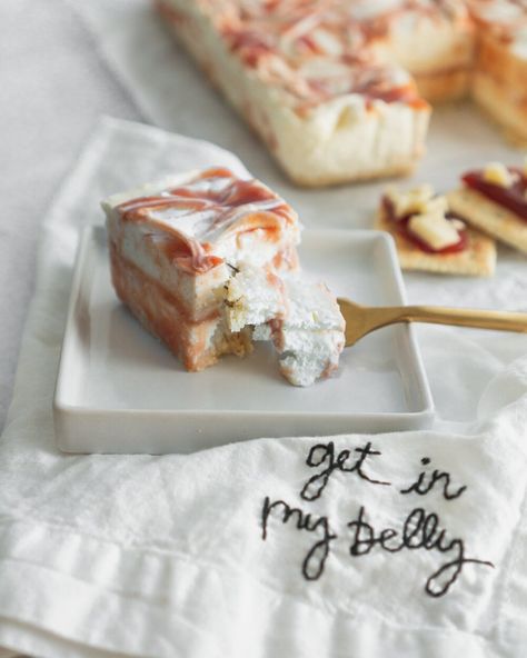 No Bake Guava Swirl Cheesecake Bars — Cup of Ambition Saltine Crust, No Bake Easy Dessert, Cheesecake Easy Recipe, Cheesecake Factory Cheesecake, Guava Cheesecake, Guava Desserts, Cheesecake Recipe Easy, Latinx Heritage Month, Guava Recipes