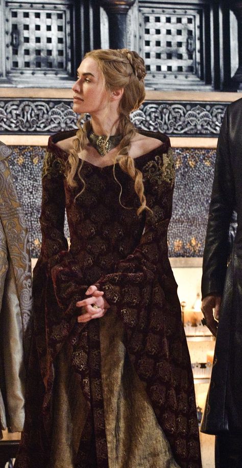 "Get on with the wedding already. I have some drinking to do!" Game Of Thrones Dresses, Cersei Lannister Cosplay, Game Of Thrones Cersei, Game Of Thrones Outfits, Medieval Costumes, Got Costumes, Game Of Thrones Costumes, Lena Headey, Cersei Lannister