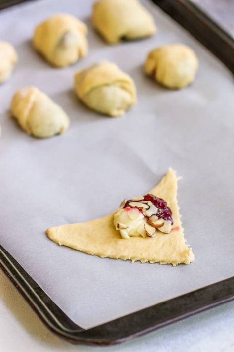 Baked Brie Crescent Bites + 18 More Tailgating Recipes | The Culinary Compass Crescent Roll And Brie Appetizers, Potluck Individual Servings, Croissant Appetizers Crescent Rolls, Brie Appetizers Easy, Brie Croissant Appetizer, Dessert Handheld, Camembert Appetizer, Individual Appetizers, Brie Appetizer