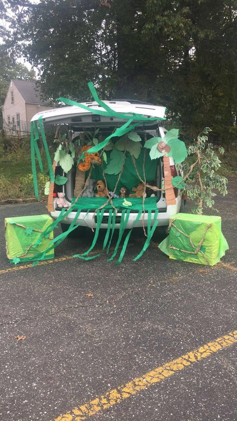 Zoo Trunk Or Treat Ideas For Cars, Safari Themed Trunk Or Treat, Lion King Trunk Or Treat Ideas, Rainforest Trunk Or Treat, Forest Trunk Or Treat Ideas, Jungle Theme Trunk Or Treat, Wild Kratts Trunk Or Treat, Safari Trunk Or Treat Ideas, Trunk Or Treat Safari Theme