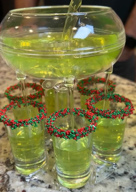 Grinch Shots Christmas Drinks, Grinch Shots, Christmas Shots Alcohol, Easy Holiday Cocktails, Christmas Shots, Shots Alcohol, Diy Christmas Tree Topper, Holiday Sprinkles, Minimalist Christmas Tree