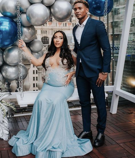 Rissa And Quan, Mom Inspo, Maternity Picture Outfits, Maternity Studio Photoshoot, Props Ideas, Maternity Dresses For Baby Shower, Couple Pregnancy Photoshoot, Maternity Photoshoot Outfits, Pretty Pregnant