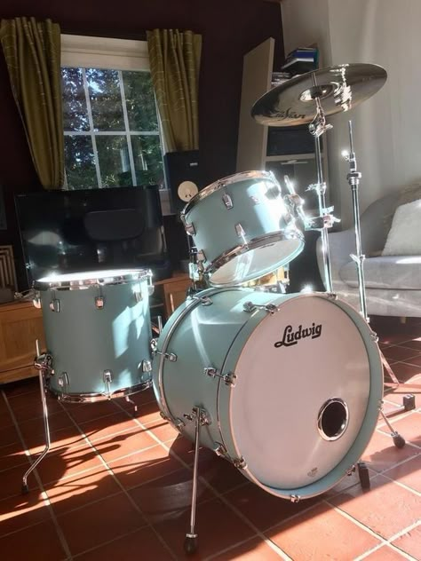 Ludwig Drums, Instruments Art, Music Studio Room, Cool Electric Guitars, Music Aesthetic, Drum Kits, Drum Set, Music Studio, Cool Guitar