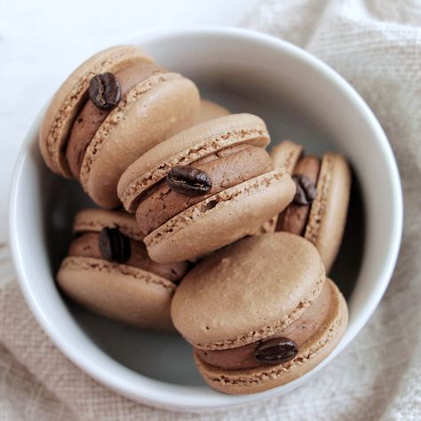 Learn how to make chocolate macaron shells by adding cocoa powder to French style macarons. This guide will walk you step by step through everything! Chocolate Macaron Recipe, Coffee Macaroons, Coffee Macarons, Chocolate Macarons, Macaron Filling, Coffee Buttercream, Chocolate Macaron, Chocolate Pairings, Unsweetened Cocoa Powder