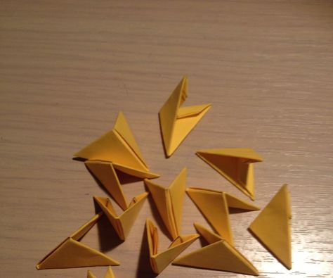 3D Origami Triangles Origami Templates, Craft Ideas For Kids, Diy Fan, 3d Origami, Diy Origami, Origami Tutorial, Origami Art, Origami Easy, Origami Crafts