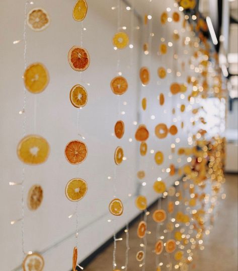 Citrus Disco Theme, Citrus Fall Wedding, Citrus Theme Backdrop, Lemon Christmas Decorations, Dried Orange Backdrop, Oranges Centerpiece Ideas, Aperol Spritz Table Decor, Aperol Spritz Decoration, Spritz Party Decor