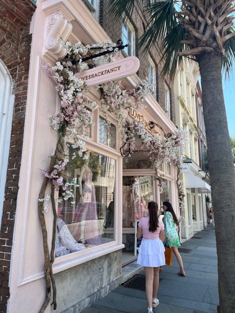 Preppy Southern Aesthetic, Charleston Girl Aesthetic, Charleston South Carolina Living, Charleston South Carolina Homes, Kari Core, Preppy Charleston, Charleston Sc Instagram Pictures, Charleston Instagram Pictures, Charleston Sc Outfits