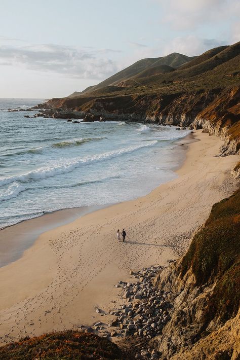 Big Sur is one of California’s best locations for elopements and microweddings. Full of beautiful rocky cliffs, picturesque beaches, redwood forests, and lots of opportunities for great food & awesome adventures nearby, the Big Sur Coast really offers it all. There are beautiful backdrops for your small elopement ceremony so if you’re considering eloping in Big Sur, here’s your guide to figuring out what your wedding day in Big Sur might look like! Garrapata State Park, Big Sur Beach, Cute Proposal Ideas, 2024 Creative, Picnic Photography, San Francisco Photos, Big Sur Wedding, How To Elope, Big Sur California