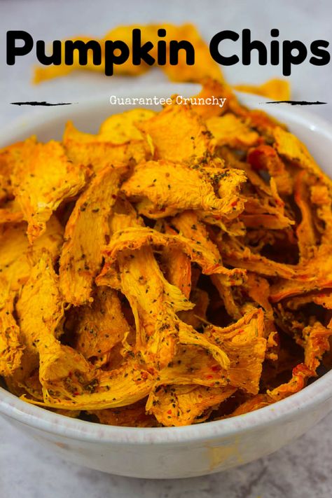 Pumpkin Chips, Pumpkin Chip, Savory Pumpkin, Healthy Homemade Snacks, Vegetable Chips, Dehydrated Vegetables, Veggie Chips, Potato Chip, Dehydrated Food