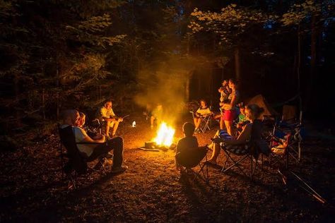 Campsite Photography, Slasher Summer, Woods Camping, Camp Photos, Camp Aesthetic, Night Camping, Rv Campsite, Photography Friends, Friends Night