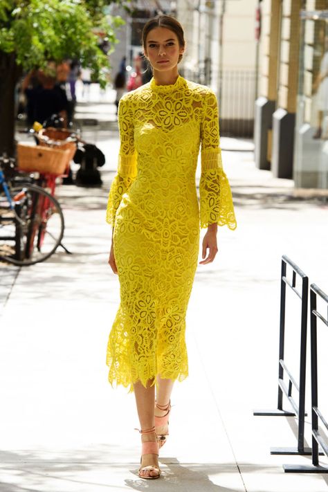 Renda Kebaya, Trendy Beach, Model Design, Lela Rose, Beach Fashion, Outfit Trends, Dress Bodycon, Yellow Lace, Fashion Spring