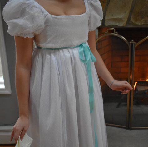 Eliza Schuyler's burn dress. 1700s Aesthetic, Elizabeth Schuyler, Hamilton Cosplay, 1800s Style, Hamilton Costume, Regency Dresses, Eliza Schuyler, Hamilton Broadway, Dress Empire Waist