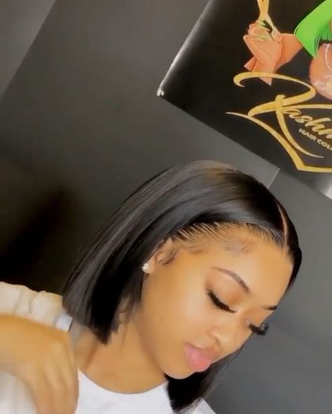 Short Straight Frontal Wig Hairstyles, Middle Part Frontal Bob, Bob Frontal Hairstyles, Bob Frontal Wig, Wig Videos, Short Bob Lace Front Wigs, Frontal Bob Wig, Weave Bob Hairstyles, Short Bob Cut