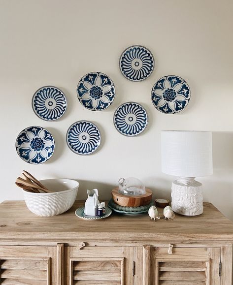 Ceramic plates wall