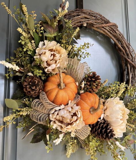 Fall Wreaths For Front Door, Dekoratívne Vence, Fall Decor Wreaths, Fall Decorating Ideas, Peony Wreath, Fall Farmhouse, Fall Thanksgiving Decor, Fall Deco, Autumn Decorating