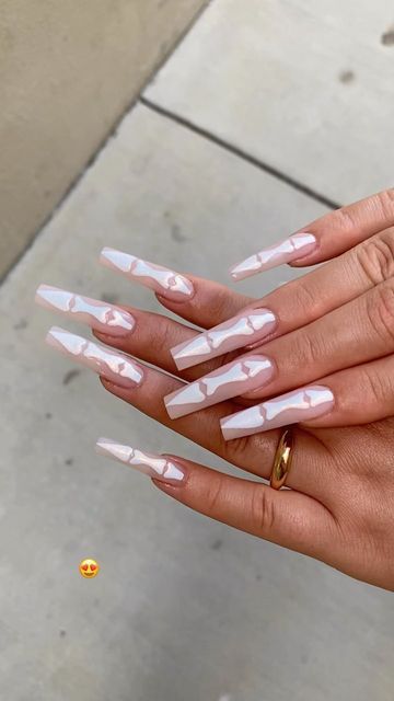 Skeleton French Tip Nails, Bone Nails Halloween, Skeleton Finger Nails, Skeleton Bone Nails, Soft Halloween Nails, Skeleton Nails Designs, Halloween Nails Skeleton, Halloween Aesthetic Nails, New Nails 2023