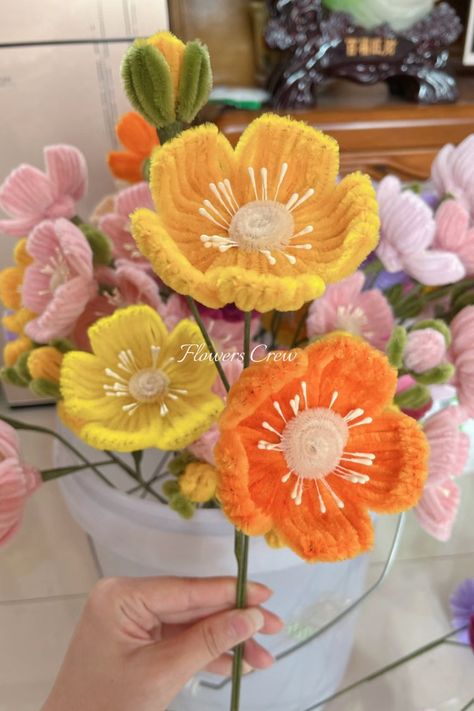 colorful poppies Poppy Flower Tutorial, Pipe Cleaner Flowers, Yellow Bouquets, Flower Bouquet Diy, Flower Bucket, Pipe Cleaner Crafts, Flowers Bouquet Gift, Diy Crafts Hacks, Diy Bouquet