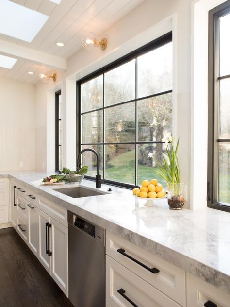 Farmhouse Picture Window, Kitchen Sink Window, Kitchen Window Design, Kitchen Chores, Kitchen Addition, Big Kitchen, Kitchen Inspiration Design, Kitchen Window, Large Kitchen