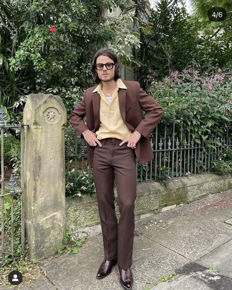 Dress Code Cocktail, Mens Formal Fashion, 70s Fashion Men, Look Disco, 70s Mens Fashion, Look 80s, Vintage Outfits Men, Prom For Guys, Retro Suits