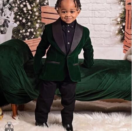 Kids Suits Boys Wedding, Groom Tuxedo Blue, 1 Year Birthday Dress, Black Tuxedo Wedding, Green Jacket Outfit, Wedding Performance, Green Velvet Blazer, Kids Blazers