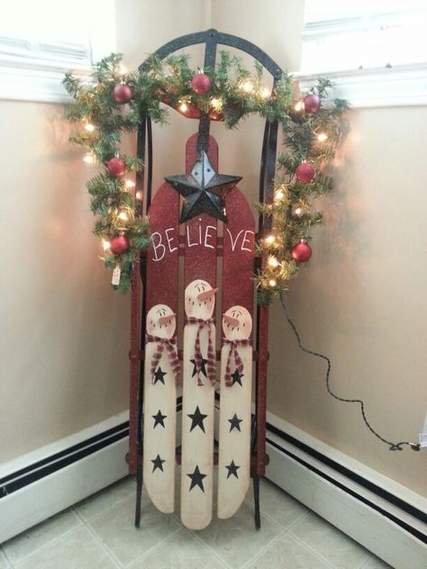 Antique snowman painted sled Christmas Porch Ideas, Sleigh Decor, Christmas Sled Decoration, Decor Ideas For Christmas, Sled Decor, Christmas Sled, Fun Christmas Decorations, Luge, Ideas For Christmas