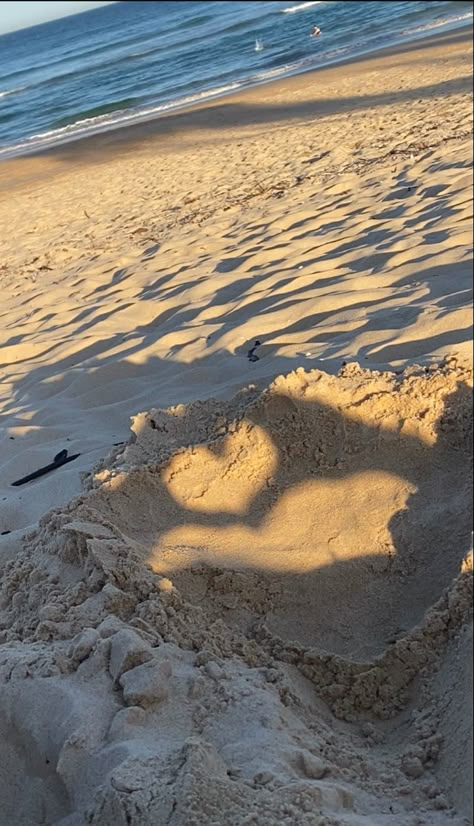 love heart hand shadow in sand Relationship Beach Aesthetic, Summer Romance Aesthetic Beach, Ocean Couple Aesthetic, Beach With Boyfriend Aesthetic, Beach Dates Aesthetic, Surfer Boyfriend Aesthetic, Beach Romance Aesthetic, Beach Boyfriend Aesthetic, Beach Love Aesthetic