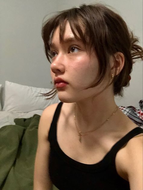 Loose Claw Clip Hairstyles, Aesthetic Short Hair With Bangs, Tied Up Hairstyles, Short Hair Ponytail, Short Ponytail, Bangs Ponytail, Claw Clip Hair, Nice Hair, Clip Hairstyles