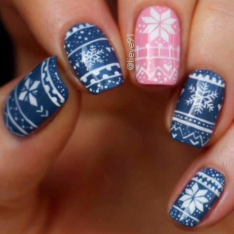 Nordic Patterned Nail Art #winternails #nordicpatternnails Art Design Ideas, Nail Colors Winter, Cute Christmas Nails, Holiday Nail, Christmas Nail Art Designs, Holiday Nail Art, Winter Nail Art, Winter Nail Designs, Nail Patterns