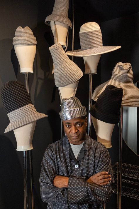 Rodney Patterson, founder of Esenshel, makes the most beautiful hats by hand for celebrities including Rihanna, Lizzo, and more. Hats Stacked On Head, Hats For Dreadlocks, Designer Hats For Women, High Fashion Hats, Esenshel Hat, Fedora Hat Outfit Fall, Hat Editorial, Hat Outfit Fall, Creative Hats