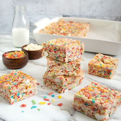 Milk and Cereal Bars Milk And Cereal Bars, Cereal Bars Recipe, Rice Krispie Treats Cereal, Milk And Cereal, Cereal Bars Recipes, Crispy Snacks, Clean Desserts, Bar Stuff, Milk Dessert