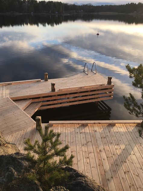 Lake Dock, Dream Cottage, Lake Cottage, Lake Cabins, Summer Cottage, Cabin Life, Outdoor Design, House Boat, Summer House