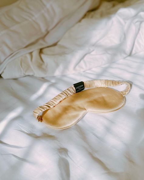 Sleep Mask Photoshoot, Sleep Product Photography, Sleeping Mask Aesthetic, Sleep Mask Aesthetic, Sleep Photography, Sleeping Room Design, Sleep Aesthetic, Good Night Sleep Well, Luxury Sleep