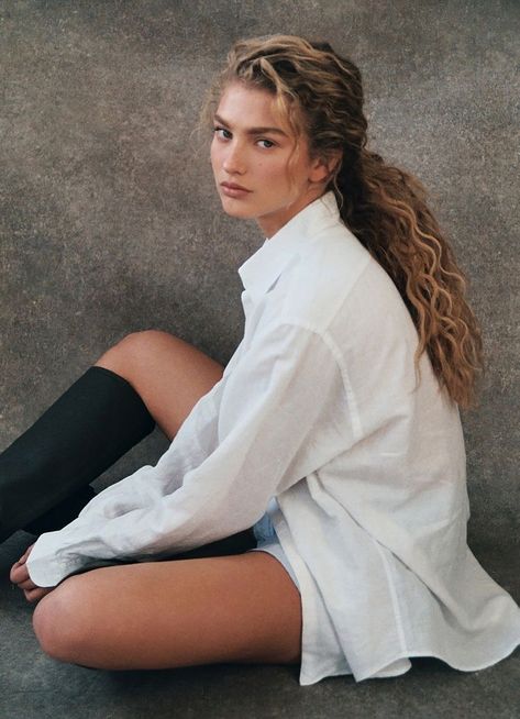 Dorit Revelis, Hair Hazel Eyes, Curly Hair Model, Aesthetic Blonde, Tousled Hair, Blonde Curly Hair, Blonde Curls, Curly Hair Women, Model Inspo