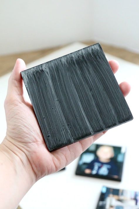 Slate Tile Crafts, Diy Photo Coasters, Mod Podge Pictures, Mod Podge Photo Transfer, Picture Coasters, Diy Coasters Tile, Photo Gifts Diy, Black Coasters, Coaster Crafts