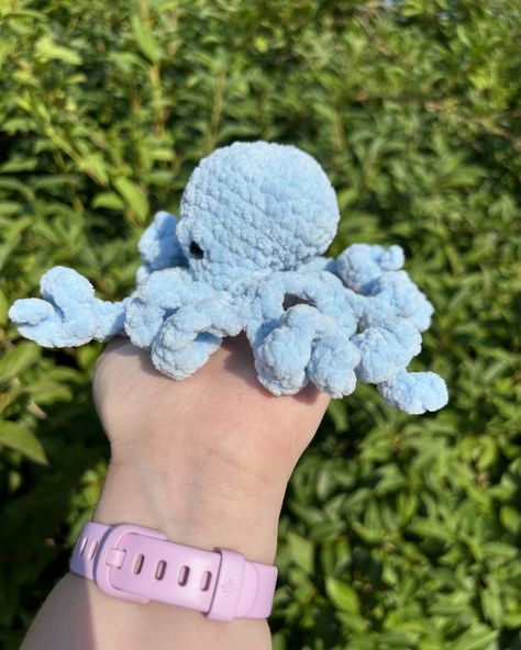 octopus 🐙🌊 now on my etsy!! I’ve been looking for a more realistic octopus pattern and I’ve finally found it 🥰 pattern by @allfromjade • • • • • #crochet #crocheting #crochetaddict #crochetlove #crochetersofinstagram #octopus #crochetoctopus #ocean #seacreatures #premieryarns #etsy #etsyshop #etsyseller Octopus Pattern, Crochet Octopus, Sea Creatures, Octopus, Etsy Seller, Etsy Shop, Crochet, Pattern, On Instagram