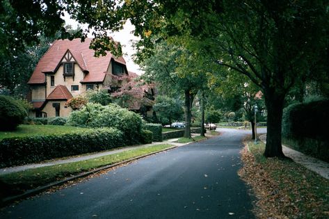 Forest Hills Gardens, Forest Hills Queens, Rego Park, New York City Photos, Big Building, Garden On A Hill, City Planner, Queens Ny, Forest Hills