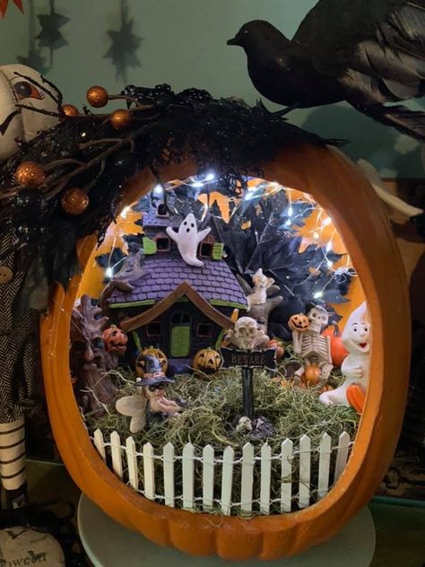 Carvable Foam Pumpkins Ideas, Pumpkin Dioramas, Haunted House Pumpkin, Pumpkin Diorama, Pumpkin Fairy House, Halloween Fairy Garden, Halloween Diorama, Halloween Shadow Box, Scary Halloween Pumpkins