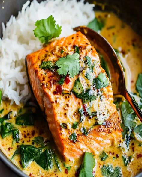 Learn how to make a quick and delicious creamy coconut salmon curry with Thai flavors. Ready in 30 minutes for a perfect weeknight meal! Salmon Coconut Curry, Coconut Salmon Recipes, Curried Salmon, Thai Fish Curry, Coconut Curry Salmon, Coconut Salmon, Curry Salmon, Thai Flavors, Curry Easy