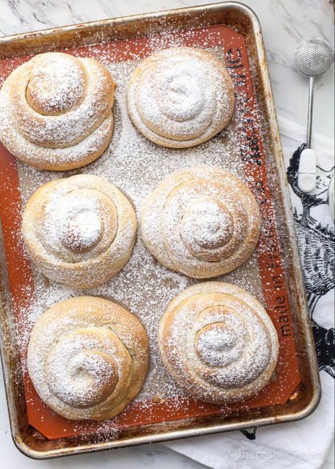 Mallorca Bread: Puerto Rican Sweet Bread Rolls (Pan De Mallorca) | Mallorca bread is Puerto Rican sweet rolls. They are plump, fluffy, buttery rolls dusted with powdered sugar. The perfect compliment to a cup of coffee. | The Noshery Mallorca Bread, Buttery Rolls, Sweet Bread Rolls, Puerto Rican Dishes, Puerto Rico Food, Boricua Recipes, Bread Soft, Sweet Buns, Puerto Rican Recipes