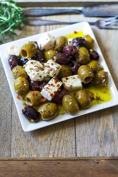 Marinated Olives and Feta Cheese | The Domestic Dietitian Italian Baked Chicken, Marinated Olives, Olive Recipes, Finger Food Appetizers, Great Appetizers, Iftar, Appetizers For Party, Appetizers Easy, Finger Food