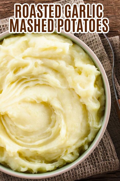 Roasted Garlic Mashed Potatoes Traditional Mashed Potatoes Recipe, Best Short Rib Recipe, Best Mashed Potatoes Recipe, Garlic Red Mashed Potatoes, Garlic Mashed Potato, Delicious Mashed Potatoes, Mashed Potatoes Recipes, Oven Roasted Garlic, Mashed Potato Patties