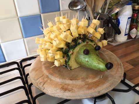 Happy Cheese and pineapple hedgehog with or stand grape nose! Cheese And Pineapple Hedgehog, 1980s Party Food, 80s Party Foods, 1980s Food, 70s Dinner Party, Childrens Party Food, 70s Food, 80s Food, Hedgehog Food