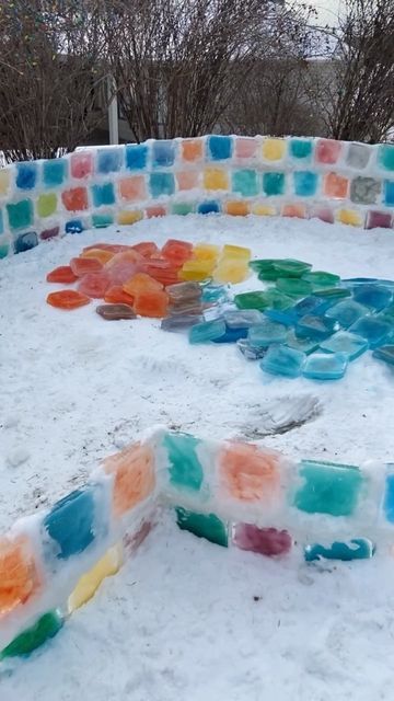 Waterballon Igloo, Water Balloon Igloo, Winter Carnival Ideas Outdoor, Diy Igloo Outdoor, Snow Fort Ideas, Ice Igloo, Ice Luminaries, Snow Forts, Igloo Building