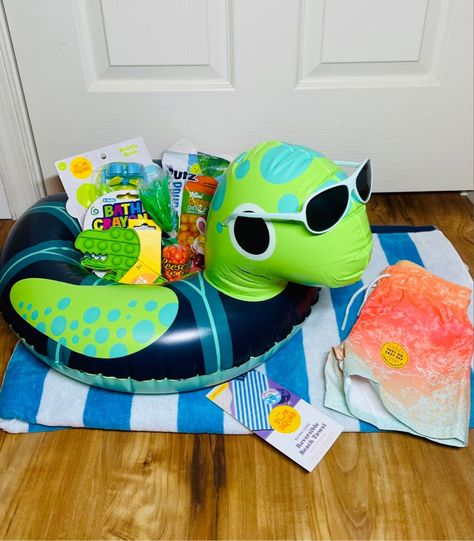 Beach Easter Basket For Kids, Vacation Easter Basket Ideas, Beach Easter Basket, Easter Vacation, Goodie Basket, Fun Easter Baskets, Creative Easter Baskets, Boys Easter Basket, Kids Gift Baskets