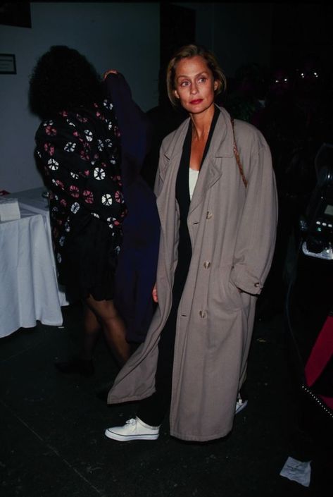 Lauren Hutton | ELLE UK Winter Outfits 90s, Supermodel 90s, Vogue 90s, Lauren Hutton Style, 90s Vogue, Hairstyles 90s, Dress Like A Parisian, 90s Outfits, Models 90s