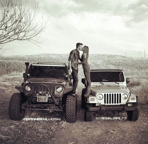 Someday this will be my engagement photo... #perfection Jeep Couple, Jeep Wedding, Jeep Wrangler Girl, Country Couple Pictures, Jeep Photos, Country Girl Life, Country Couples, Wedding Picture Poses, St Pete Beach