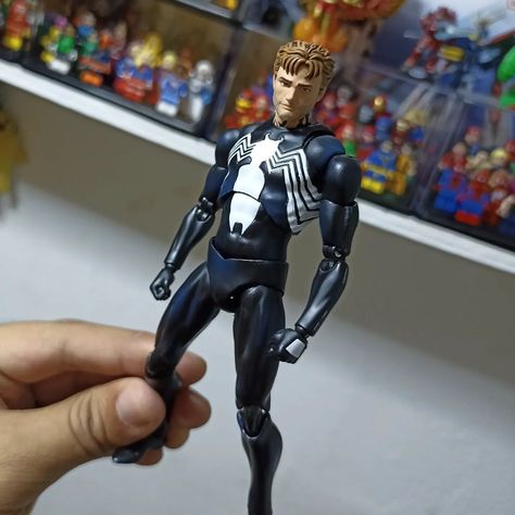 Mafex spiderman black suit (CT) #mafex #mafexspiderman #spiderman #spidermanblacksuit #marvel Mafex Spiderman, Spider Man Black Suit, Spiderman Black, Good Toys, Figure Photography, Action Figures Collection, Black Suit, Cool Toys, Spiderman