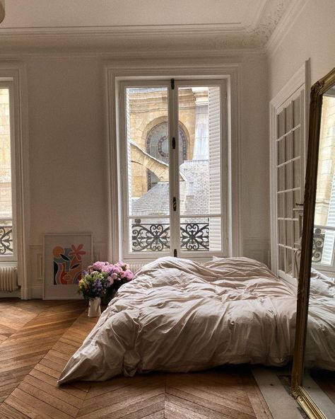 Marie Gilliot on Instagram: “Wanna stay here all day? 💐” Parisian Bedroom, Paris Rooms, Dream Room Inspiration, Dream Apartment, House Room, Apartment Inspiration, Room Inspiration Bedroom, Dream House Decor, House Inspo